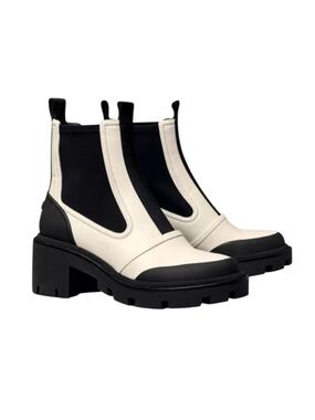 Tory Burch Chelsea Lug Sole Heeled Booties in Ivory - Sz 8M